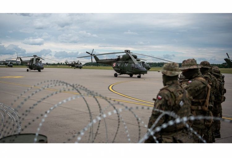  Polşa Belarusla sərhədə döyüş helikopterləri yerləşdirib