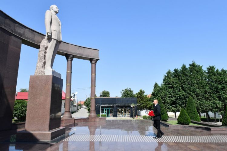 Azərbaycan Prezidenti İlham Əliyev Şəmkir rayonuna səfər edib<font color='red'> - YENİLƏNİB</font><font color=red> - FOTOLAR</font>
