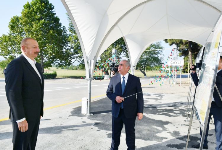 Prezident İlham Əliyev Qarapapaq-Çaylı avtomobil yolunun açılışında iştirak edib<font color='red'> - YENİLƏNİB</font><font color=red> - FOTOLAR</font>