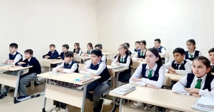 Naxçıvanda şagirdlər yeni tədris ilində əvvəlki illərdə istifadə olunan məktəbli formasını geyinə biləcəklər<font color=red> - VİDEO</font>