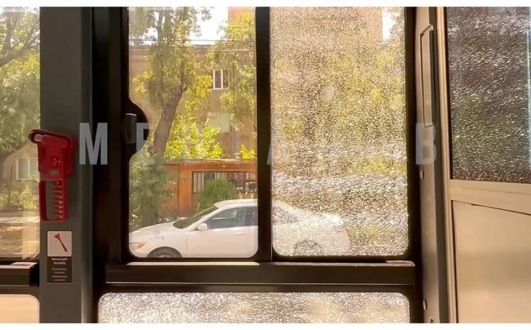 İrəvanda naməlum kişi sərnişin avtobusuna atəş açıb