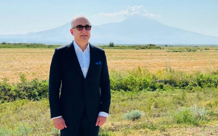 İrəvan xanının varisi: “Doğum günümə ən yaxşı hədiyyə Naxçıvanda, İrəvanın sərhədində Ağrı dağına baxmaq oldu”
