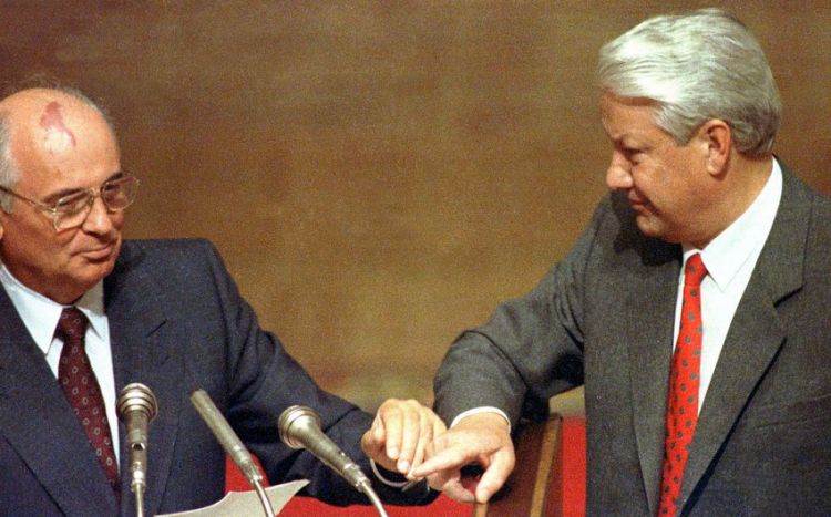 Ruslar Qorbaçov və Yeltsini tarixlərinin ən pis lideri adlandırıblar