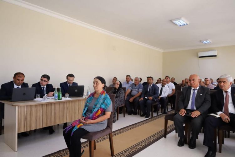 Səlahiyyətli nümayəndə Qahab kəndində  sakinlərlə görüşüb