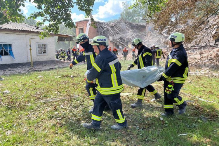 Rusiya ordusu Ukraynada məktəbi vurub, ölənlər və yaralananlar var