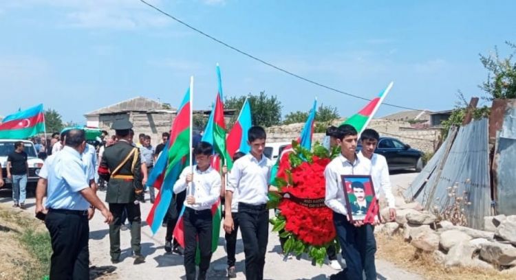 Şuşada şəhidlik zirvəsinə ucalan xızılı qəhrəman 31 ildən sonra doğma yurdunda dəfn olunub<font color=red> - FOTOLAR</font>