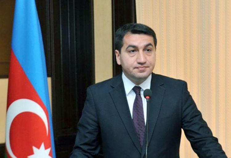 Hikmət Hacıyev: "Azərbaycan baryerlər yaradan ölkələrdən fərqli olaraq yollar salır"
