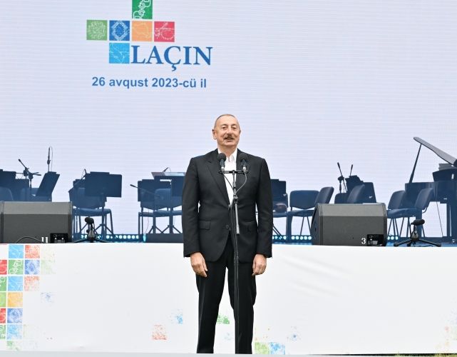 Prezident İlham Əliyev və birinci xanım Mehriban Əliyeva Həkəri çayının sahilində keçirilən “Laçın Şəhəri Günü” bayram tədbirində iştirak ediblər <font color='red'> - YENİLƏNİB</font><font color=red> - FOTOLAR</font>