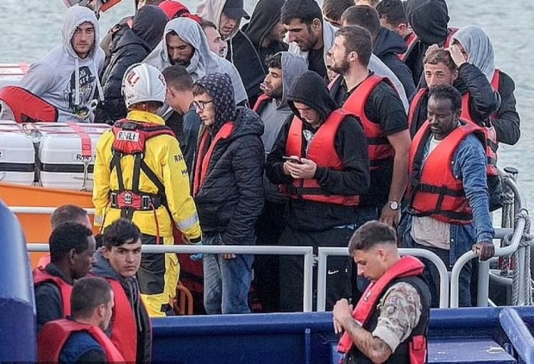 Times: Britaniya qeyri-qanuni miqrantlara GPS-qolbaqlar vermək istəyir