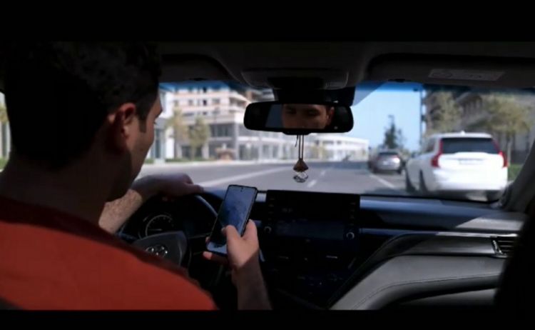 NİİM sükan arxasında mobil telefondan istifadə edən sürücülərə müraciət edib<font color=red> - VİDEO</font>