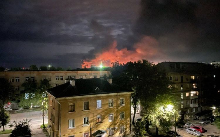Rusiyanın Estoniya ilə həmsərhəd şəhərinə dron hücumu olub, 4 hərbi təyyarə vurulub