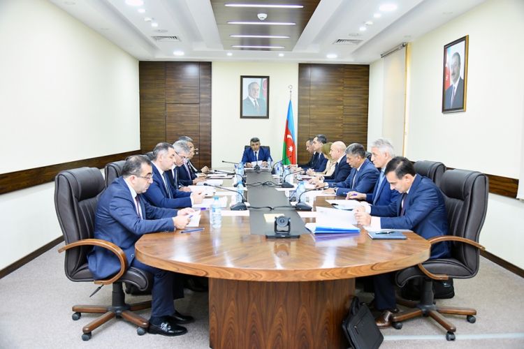 Hakimliyə namizədlərlə bağlı imtahan mərhələlərinin sayı azaldılıb