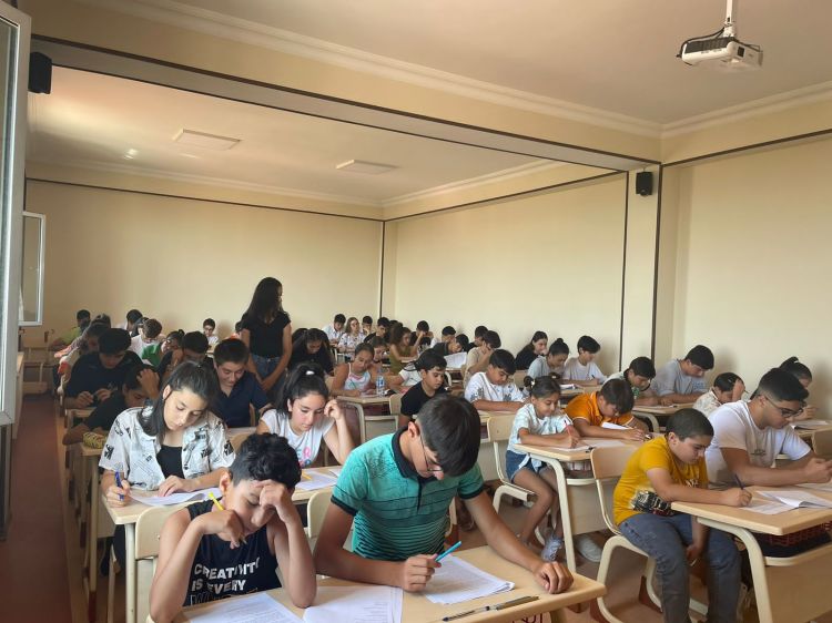 Naxçıvan Dövlət Universitetinin IELTS ve SAT mərkəzinin nəzdində fəaliyyət göstərən tədris mərkəzinə qəbul imtahanı keçirilib<font color=red> - FOTOLAR</font>