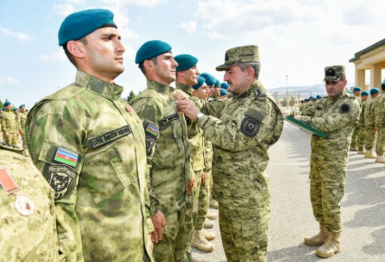 Müzəffər Ali Baş Komandanın təltif etdiyi hərbi qulluqçulara orden və medallar təqdim olunub