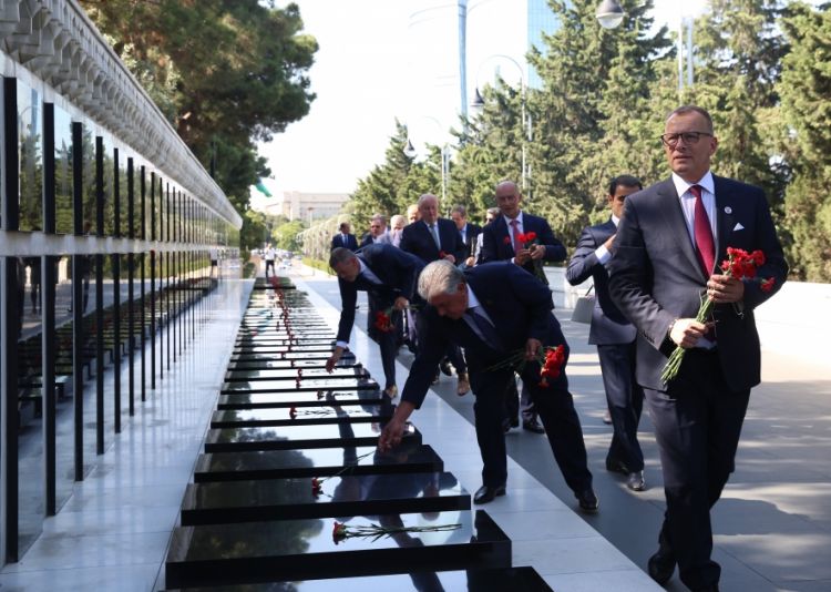 Slovakiya Milli Şurasının sədri Boris Kollar Şəhidlər xiyabanını ziyarət edib<font color=red> - FOTOLAR</font>