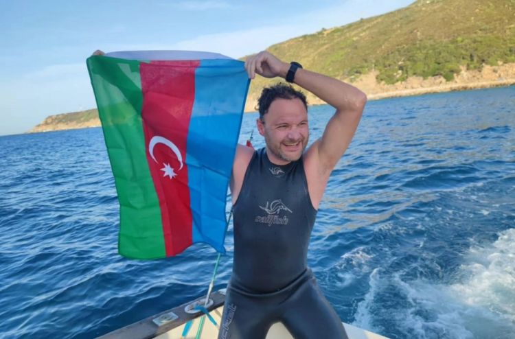 Həmyerlimiz Cəbəllütariq boğazını üzərək keçib
