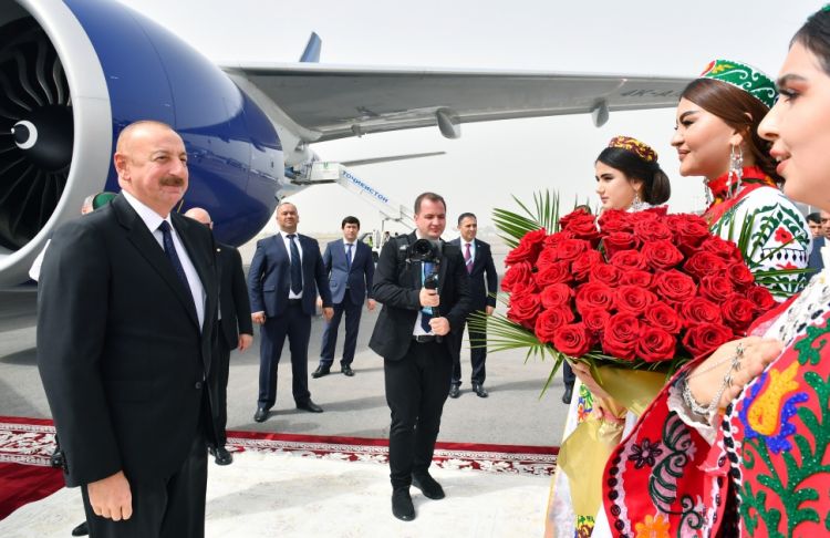 Azərbaycan Prezidenti İlham Əliyev Tacikistana səfərə gedib<font color=red> - FOTOLAR</font>