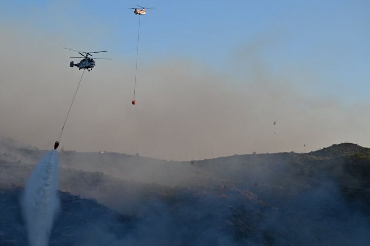 Türkiyədə meşə yanğını əməliyyatında iştirak edən helikopter qəzaya uğrayıb