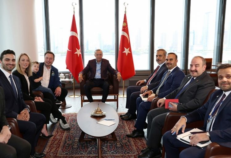 Rəcəb Tayyib Ərdoğan İlon Maskı Türkiyədə Tesla zavodu açmağa çağırıb