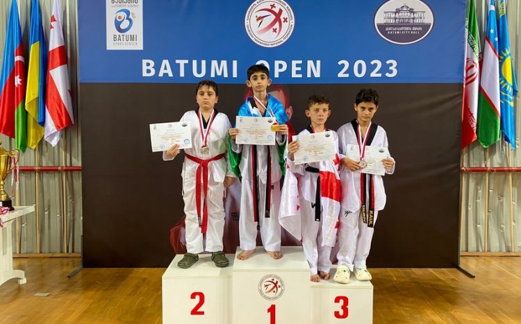 Azərbaycan taekvondoçuları Gürcüstanda 12 medal qazanıblar
