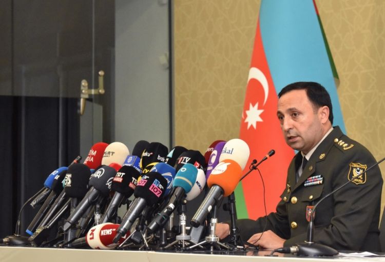 Müdafiə Nazirliyi: Ermənistan hərbi təyinatlı obyektlərə mülki şəxsləri cəlb edir