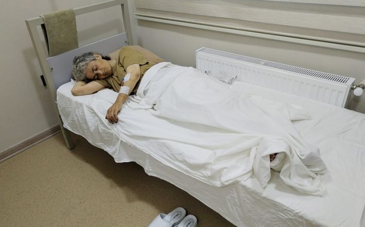 Yaralı erməni qadın hərbi hospitala təxliyə edilib<font color=red> - VİDEO</font>