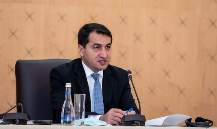 Hikmət Hacıyev: “Bakı Qarabağ separatçılarına mümkün amnistiyanı nəzərdən keçirir”