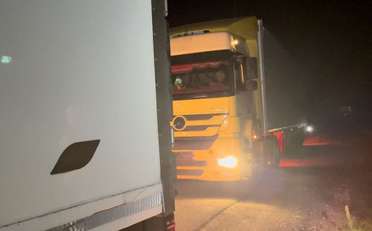 Azərbaycanın Qarabağdakı erməni sakinlərinə göndərdiyi ərzaq yükü Xankəndiyə çatdırılıb və avtomobillər geri dönüb<font color=red> - VİDEO</font>
