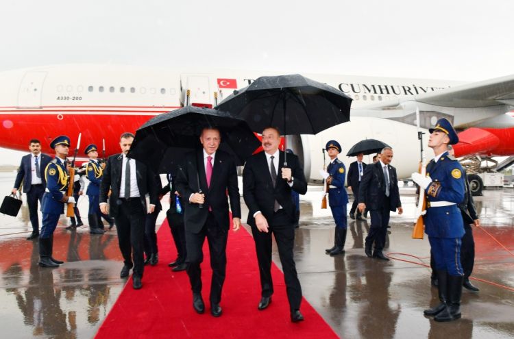 Türkiyə Prezidenti Rəcəb Tayyib Ərdoğan Azərbaycana rəsmi səfərə gəlib<font color=red> - FOTOLAR</font>