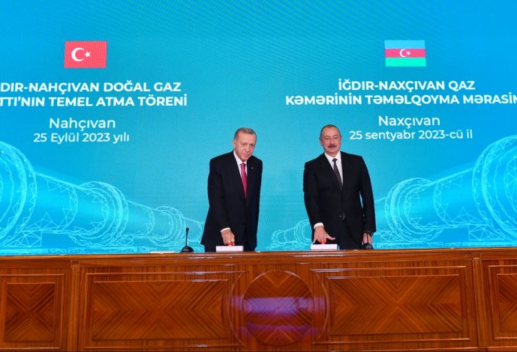 Prezident İlham Əliyev və Prezident Rəcəb Tayyib Ərdoğan İğdır-Naxçıvan qaz kəmərinin təməlinin qoyulması mərasimində iştirak ediblər<font color='red'> - YENİLƏNƏCƏK</font>