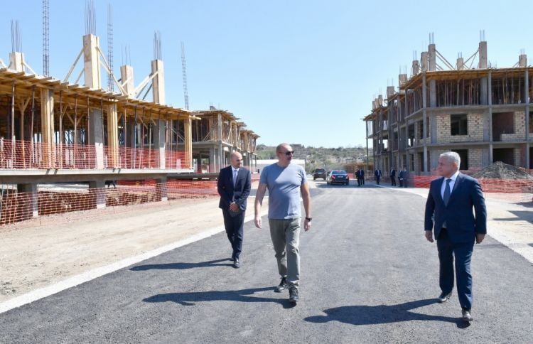 Prezident İlham Əliyev Cəbrayıl Yaşayış Kompleksində aparılan tikinti işləri ilə tanış olub<font color='red'> - YENİLƏNİB</font><font color=red> - FOTOLAR</font>