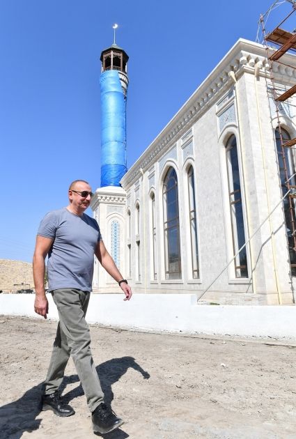 Prezident İlham Əliyev Heydər Əliyev Fondu tərəfindən inşa edilən Zəngilan şəhər məscidində görülən işlərlə tanış olub<font color=red> - FOTOLAR</font>