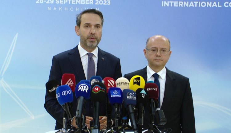 Azərbaycan və Türkiyənin energetika nazirləri mətbuat üçün brifinq keçirib<font color=red> - VİDEO</font>
