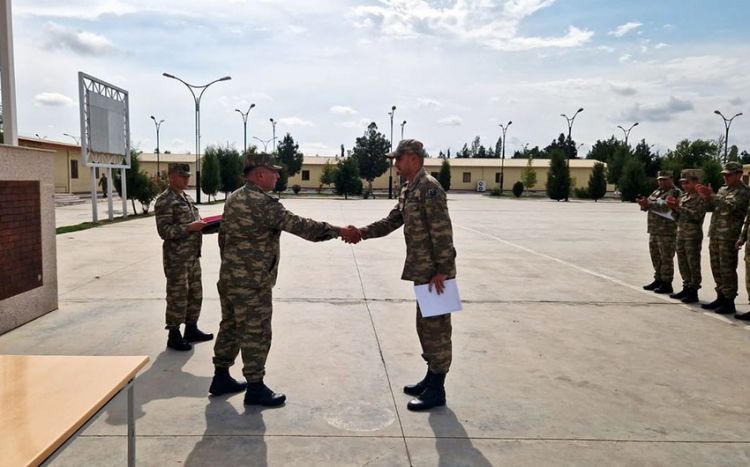 Xidmət müddəti başa çatan bir qrup hərbi qulluqçu tərxis olunub<font color=red> - VİDEO</font>