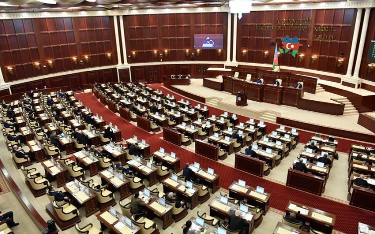 Milli Məclis “Qiymətləndirmə fəaliyyəti haqqında” yeni qanun layihəsini I oxunuşda qəbul edib