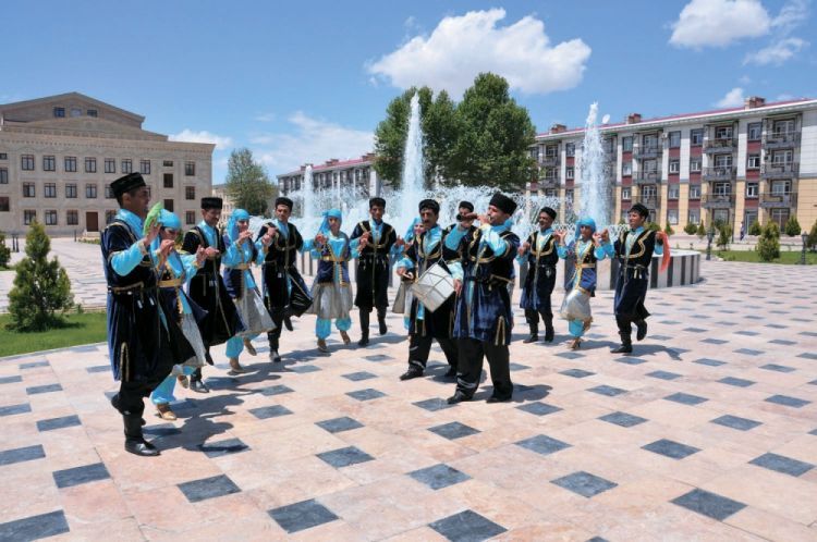 Müdriklik rəmzi yallılarımızın üslub xüsusiyyətləri haqqında