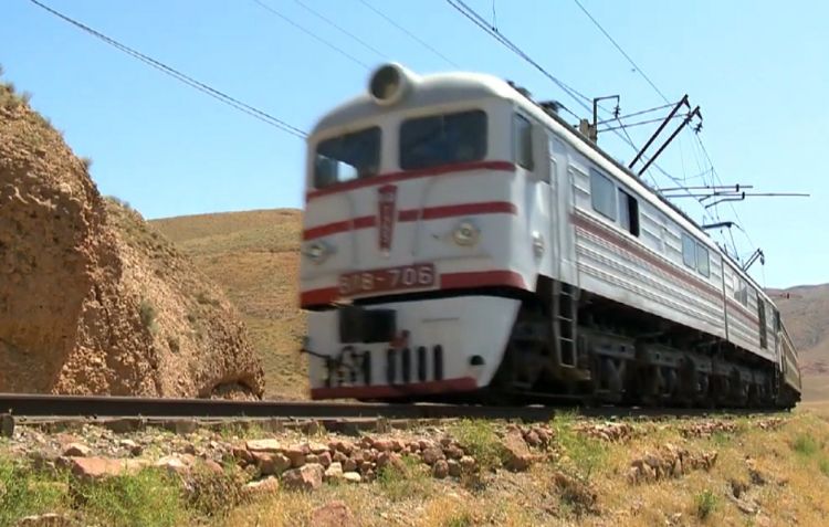 Azərbaycan dəmiryolu tarixi anlara şahidlik edir<font color=red> - VİDEO</font>