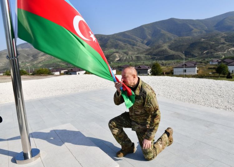 Prezident İlham Əliyev Xocalı şəhərində və Əsgəran qəsəbəsində Azərbaycan Respublikasının Dövlət Bayrağını ucaldıb<font color='red'> - YENİLƏNİB</font><font color=red> - FOTOLAR</font>