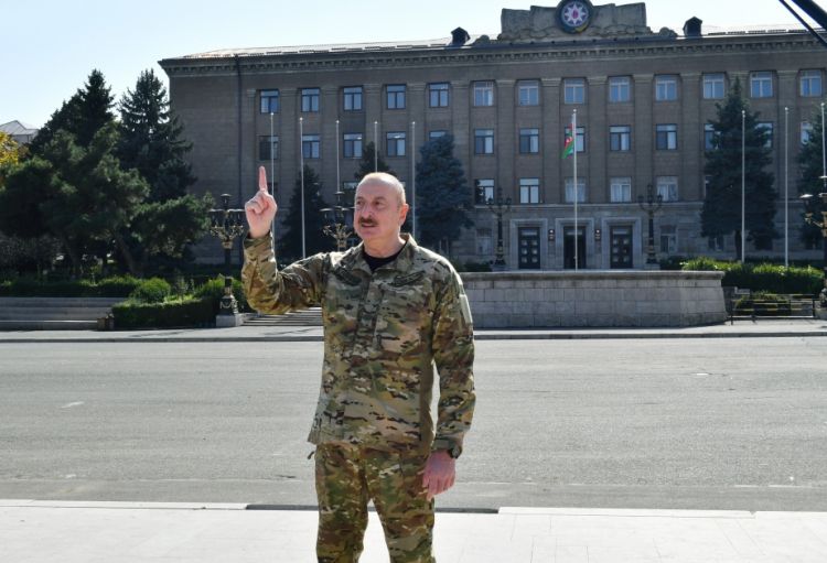 Prezident İlham Əliyev: Biz bu gün Xankəndinin mərkəzindəyik, Azərbaycan Bayrağı altında, bu, tarixi hadisədir