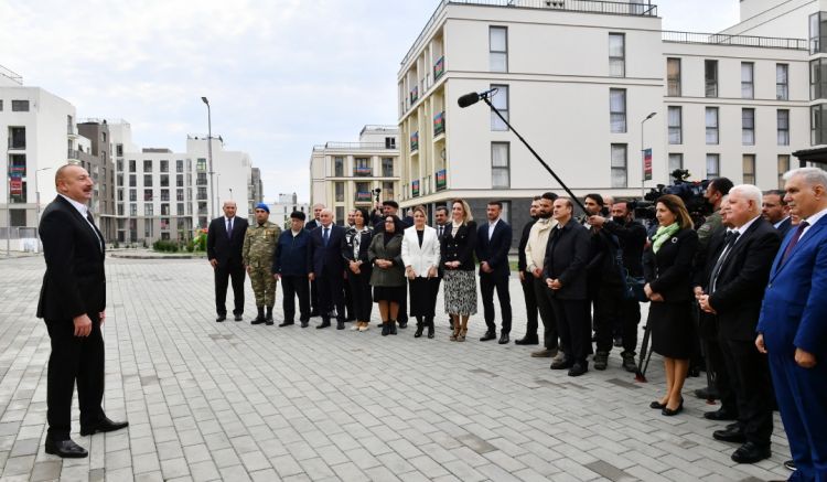Prezident İlham Əliyev “Füzuli Şəhəri Günü”ndə Füzuli şəhərinə köçmüş sakinlər və rayon ictimaiyyətinin nümayəndələri ilə görüşüb<font color='red'> - YENİLƏNİB</font><font color=red> - FOTOLAR</font>