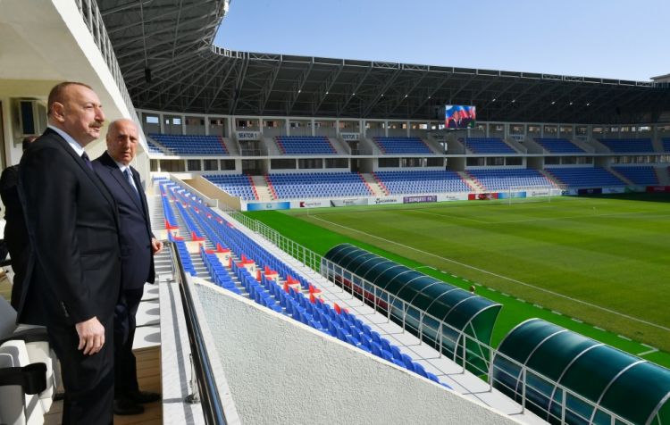 Prezident İlham Əliyev Mehdi Hüseynzadə adına Sumqayıt şəhər stadionunda yaradılan şəraitlə tanış olub<font color=red> - FOTOLAR</font>
