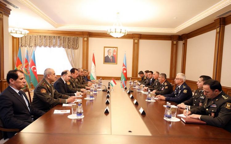 Azərbaycan və Tacikistan müdafiə nazirləri hərbi əməkdaşlıq məsələlərini müzakirə ediblər<font color=red> - VİDEO</font>