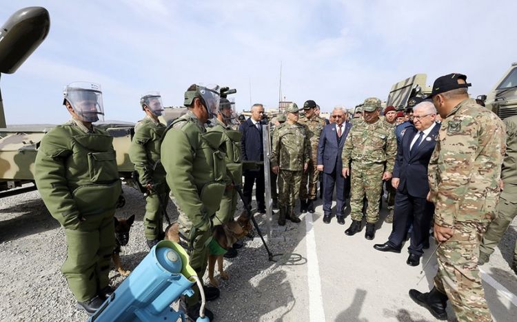 Birgə taktiki təlimdə silah və texnika sərgisi nümayiş etdirilib<font color=red> - VİDEO</font>