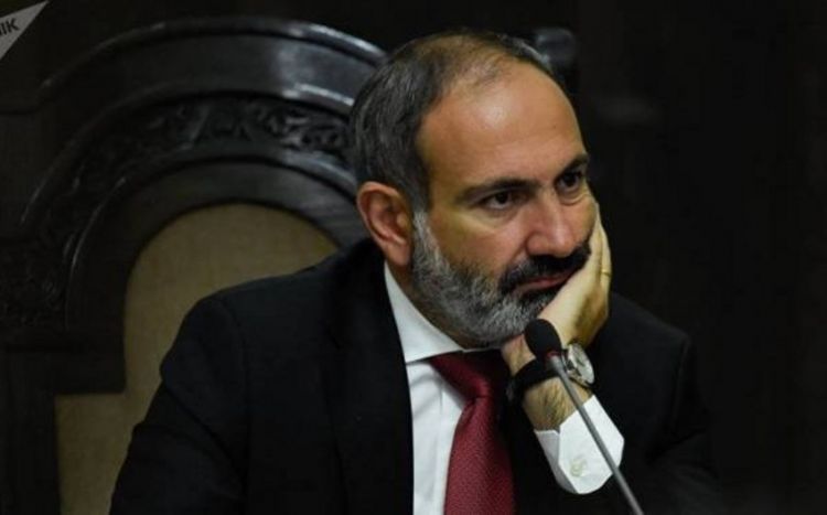KİV: "Paşinyan ictimaiyyət arasında görünməməyə çalışır"