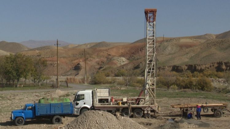 Gülşənabad kəndində yeni subartezian quyusu qazılır<font color=red> - VİDEO</font>