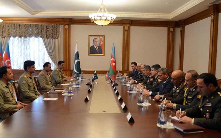 Azərbaycan ilə Pakistan arasında hərbi əməkdaşlıq məsələləri müzakirə edilib<font color=red> - VİDEO</font>