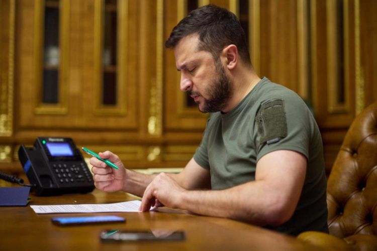 Zelenski hərbi vəziyyətin daha 90 gün uzadılmasını təklif edib