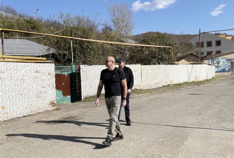 Prezident İlham Əliyev və birinci xanım Mehriban Əliyeva Kəlbəcər rayonunun Vəngli kəndində olublar<font color='red'> - YENİLƏNİB</font><font color=red> - FOTOLAR</font>
