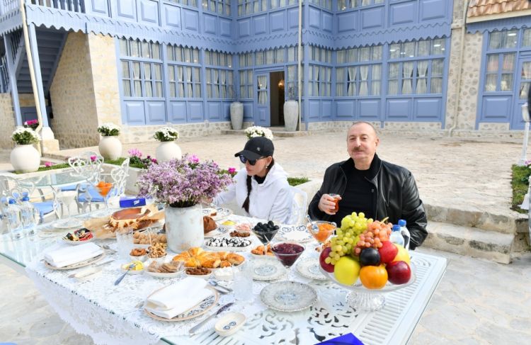 Prezident İlham Əliyev və birinci xanım Mehriban Əliyeva Şuşada “Yasəmən” otelinin açılışında iştirak ediblər<font color=red> - FOTOLAR</font>