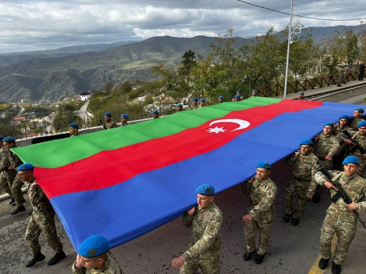 Laçında Bayraq yürüşü keçirilir<font color=red> - FOTOLAR</font>